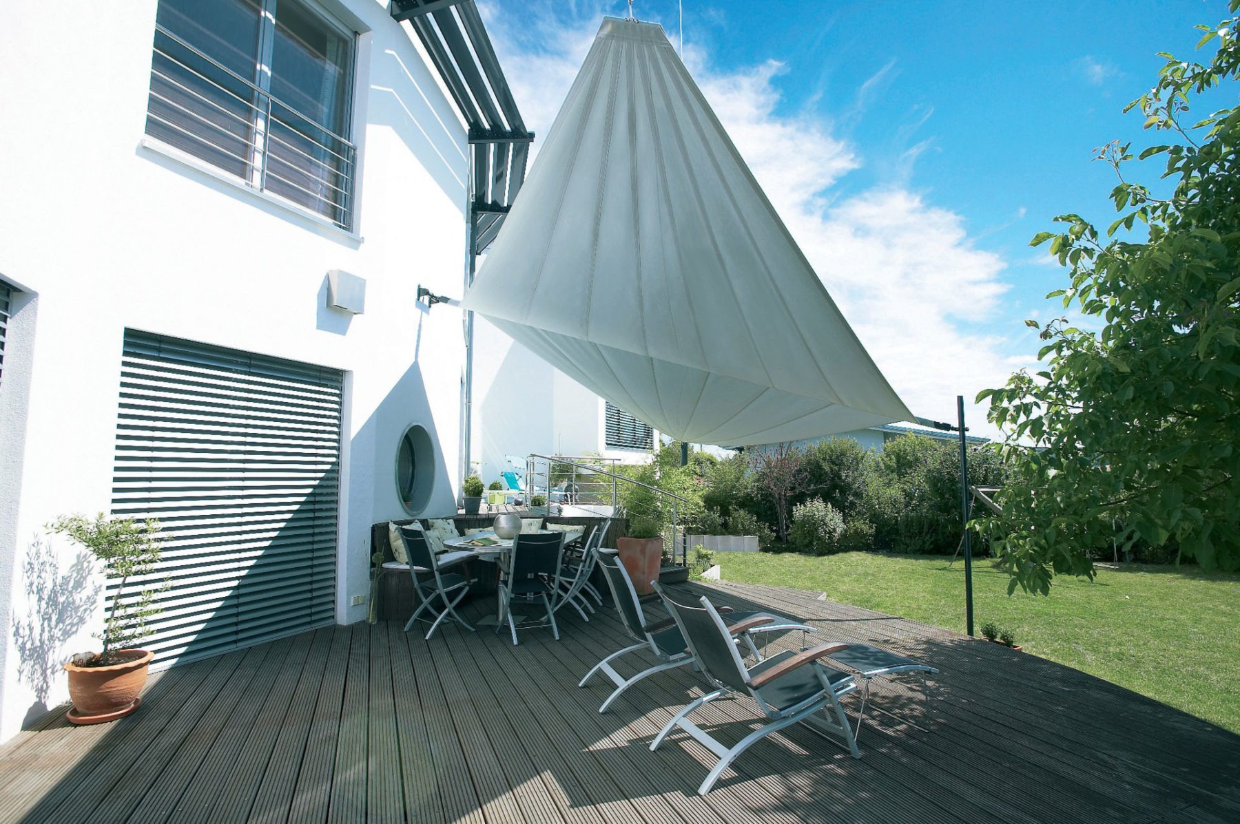 Elegante Sonnensegel für Ihre Terrasse